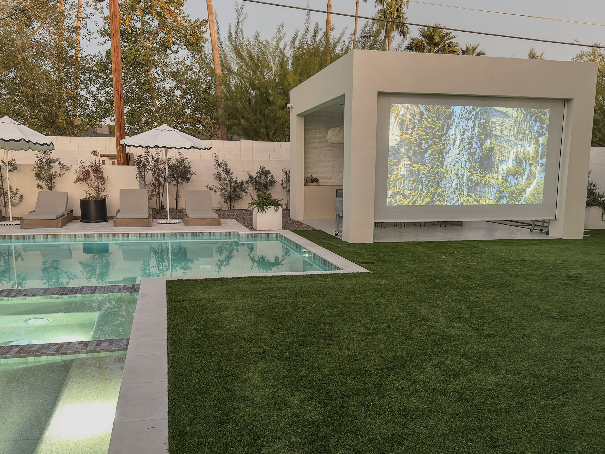 Poolside outdoor projection screen at Casa del Norte
